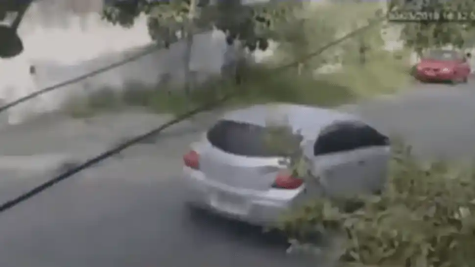 ¡De película! Se salvó de un robo gracias a la bocina con sonidos de disparos