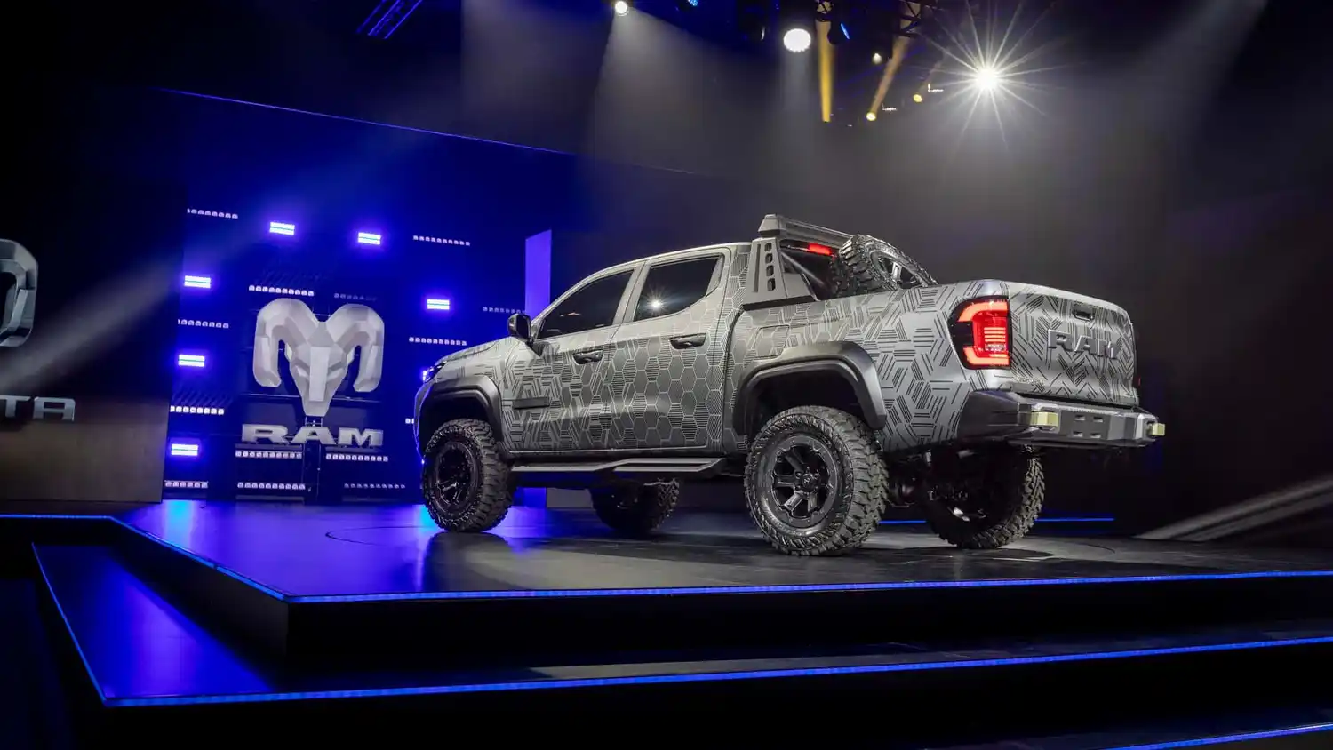 ram dakota - 1