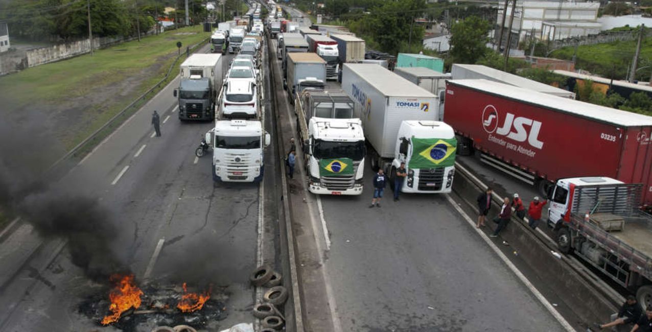 Brasil: ya son 160 carreteras bloqueadas tras los resultados del triunfo de Lula