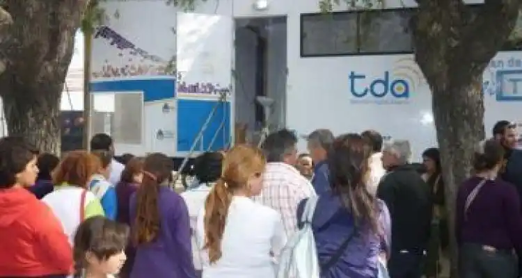 Casi 1000 personas retiraron sus decodificadores