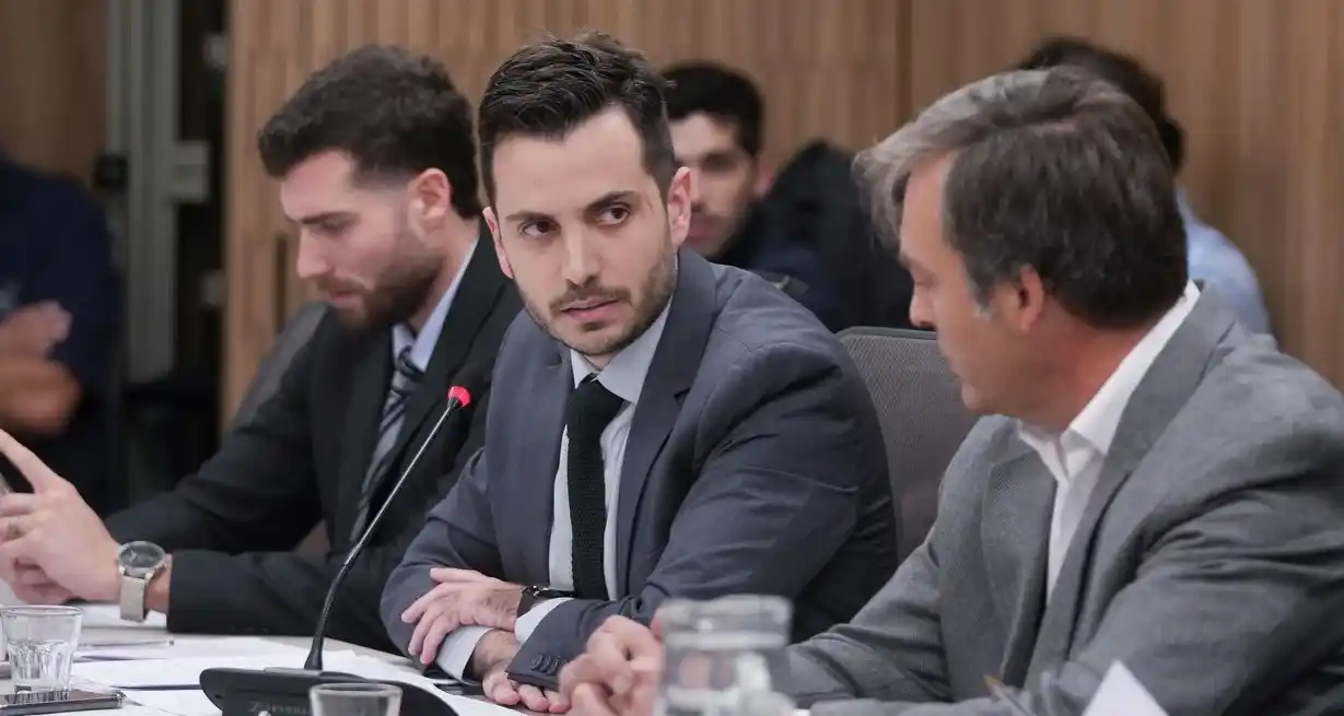 Martín Alejandro Ferlauto, director de Normativa y Legislación del Ministerio de Seguridad Nacional, defendió el "Régimen para la prevención y represión de delitos en espectáculos deportivos". Foto: HCDN.