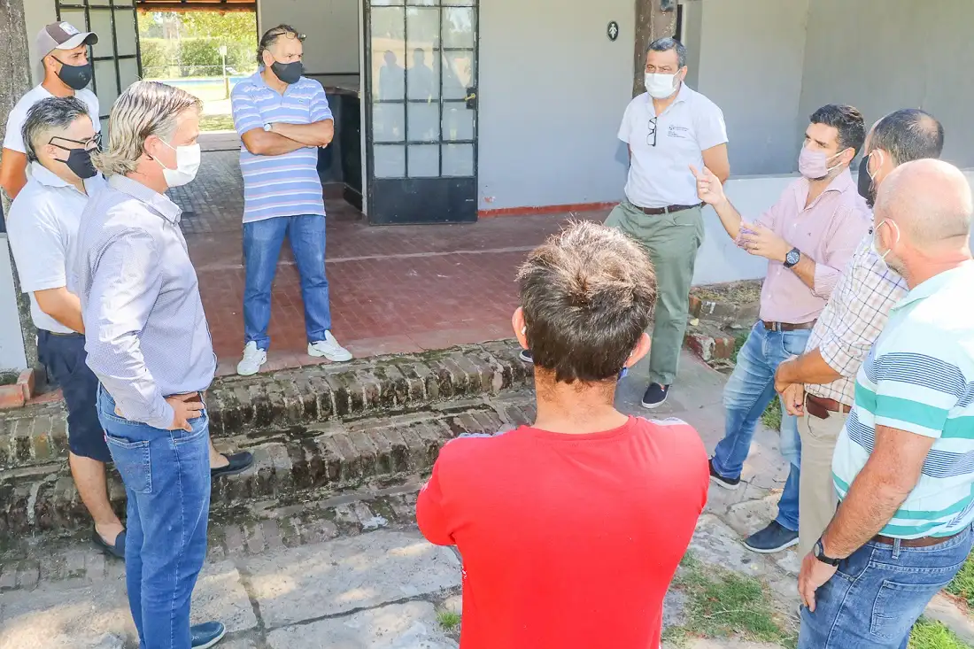 Piaggio firmó el contrato para el Hogar de Día en el Club Hípico