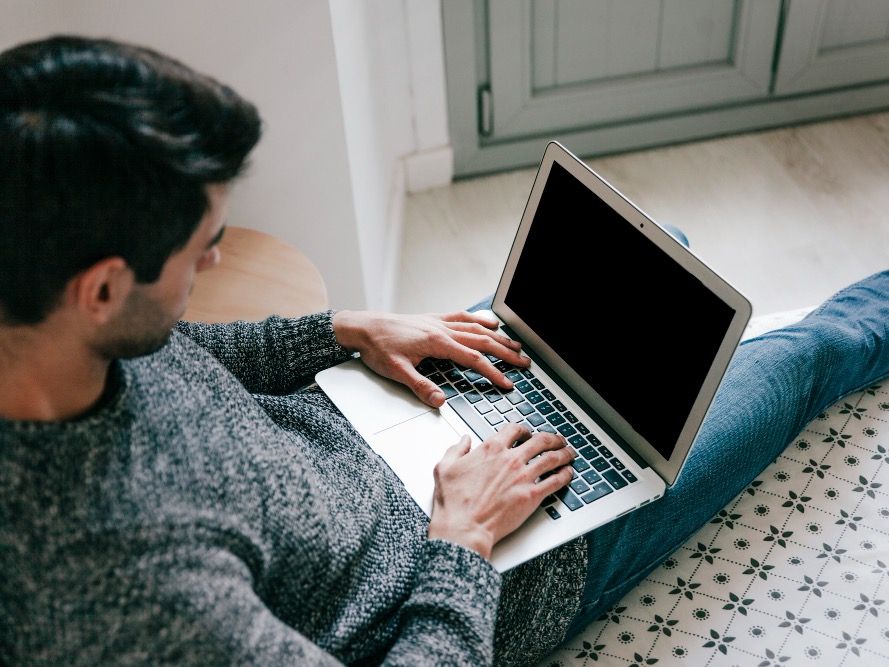 Qué hacer con una laptop vieja en lugar de tirarla