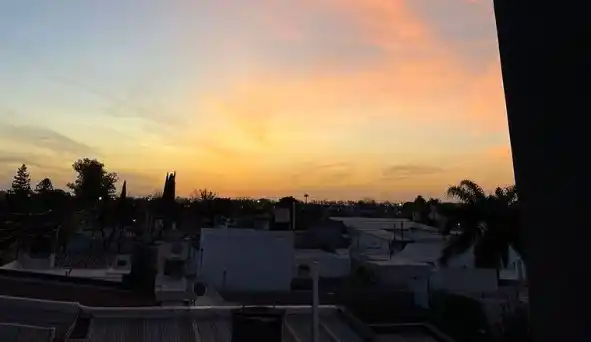 La mañana comenzó con temperatura agradable en la ciudad.