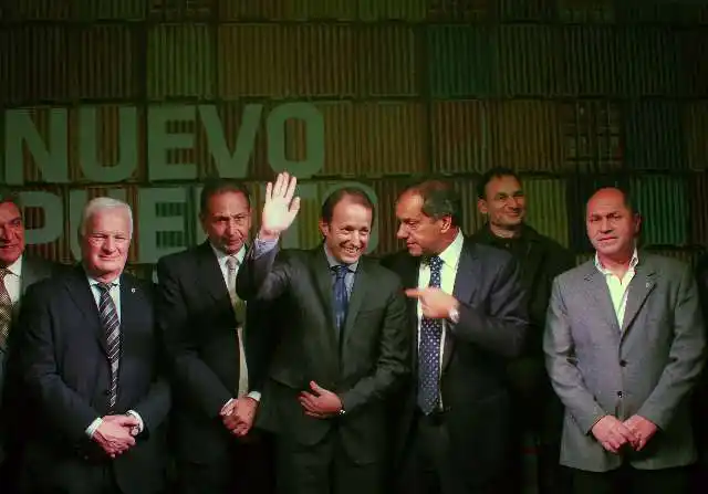 Trabajadores protestaron contra Bruera en Cadena Nacional con Cristina