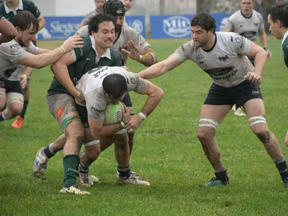 Simón Gorelik, en plena defensa.

Foto: gentileza La Nueva