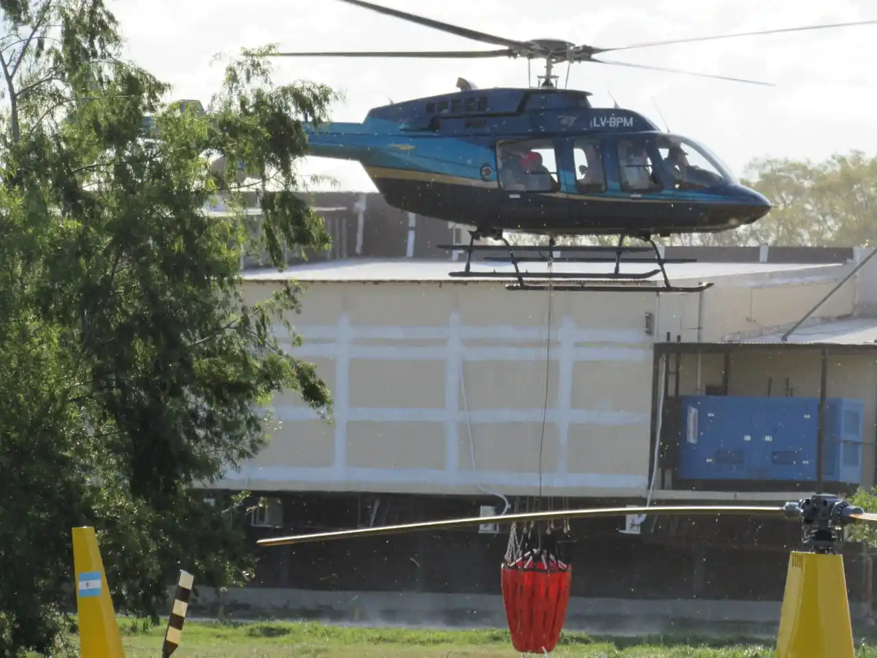 Bomberos realizó un simulacro de combate aéreo contra el fuego