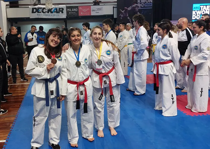 Los necochenses campeones de Taekwondo itf