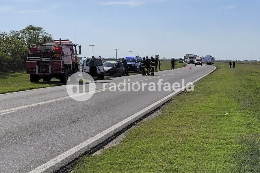 Chocaron de frente: fuerte accidente entre un auto y un camión en la ruta 34