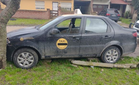 Un menor asaltó a un taxista con un arma de utilería y escapó con el vehículo