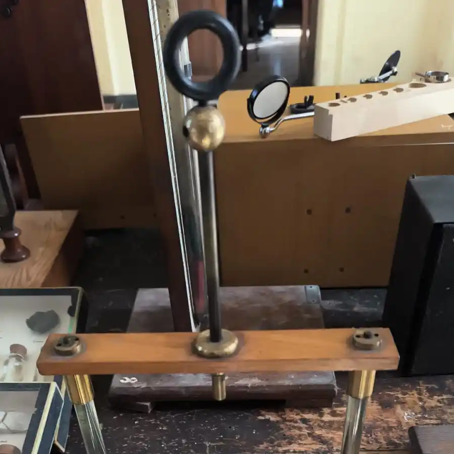 La Escuela Normal inauguró la muestra  “Aquel laboratorio de ayer”