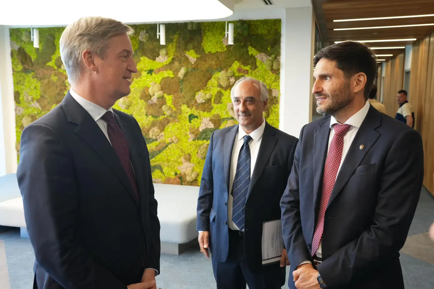 Pullaro recibió al embajador de la Unión Europea para fortalecer la agenda comercial.