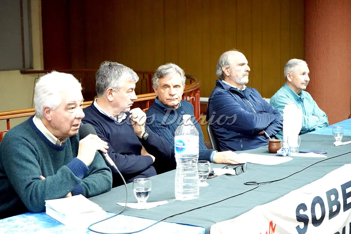 Charla debate. De izquierda a derecha Miguel Bayón, Pedro Waisejko, Gustavo Pulti, Horacio Tettamanti y Mario Dahul
