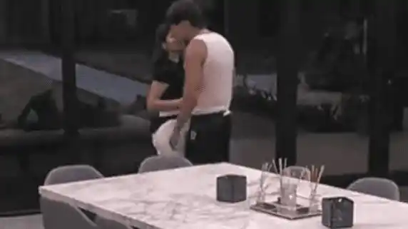 Romina le "comió" la boca a Marcos y revolucionó la casa de "Gran Hermano"
