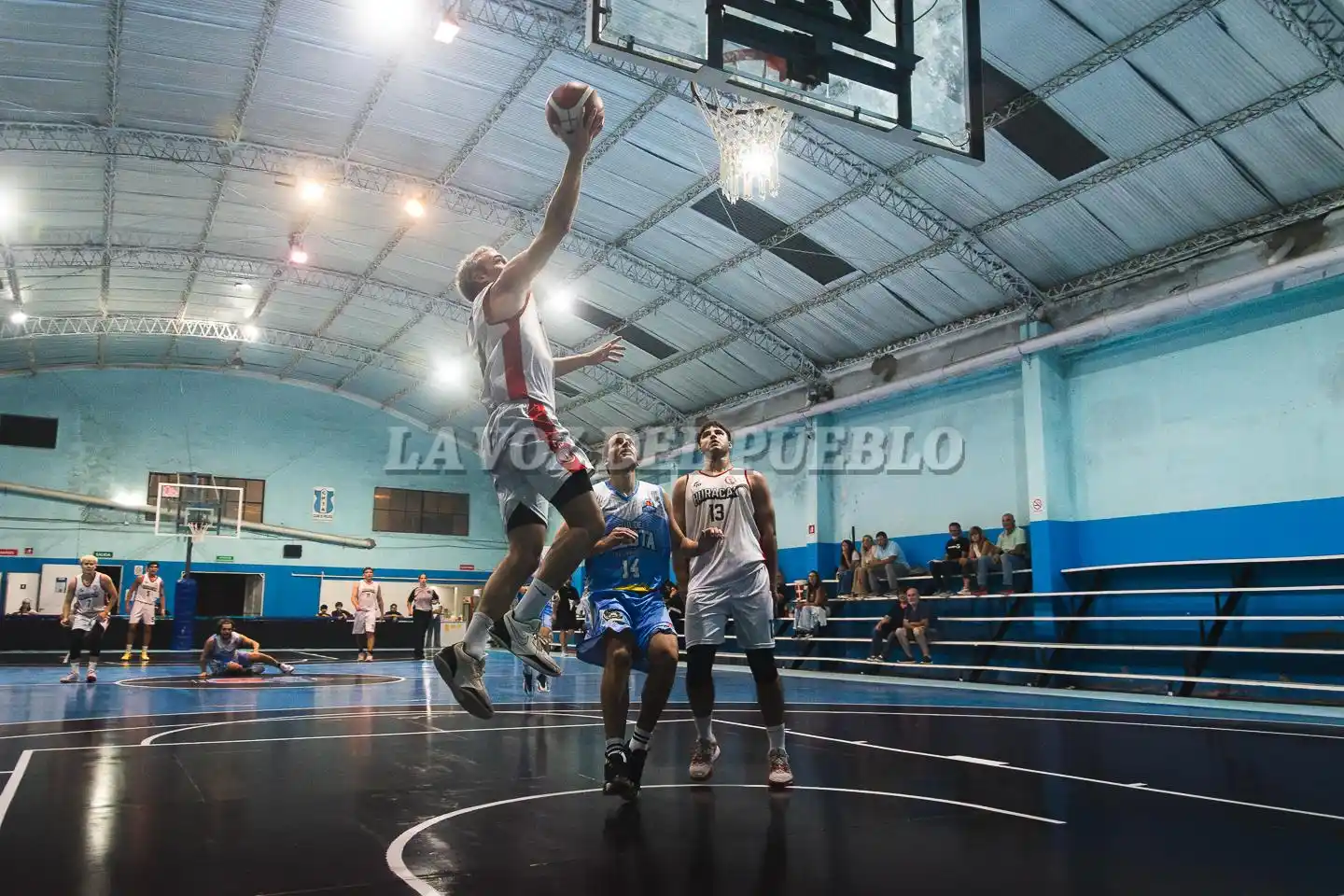 Club de Pelota y Huracán de Necochea se enfrentan en un duelo clave