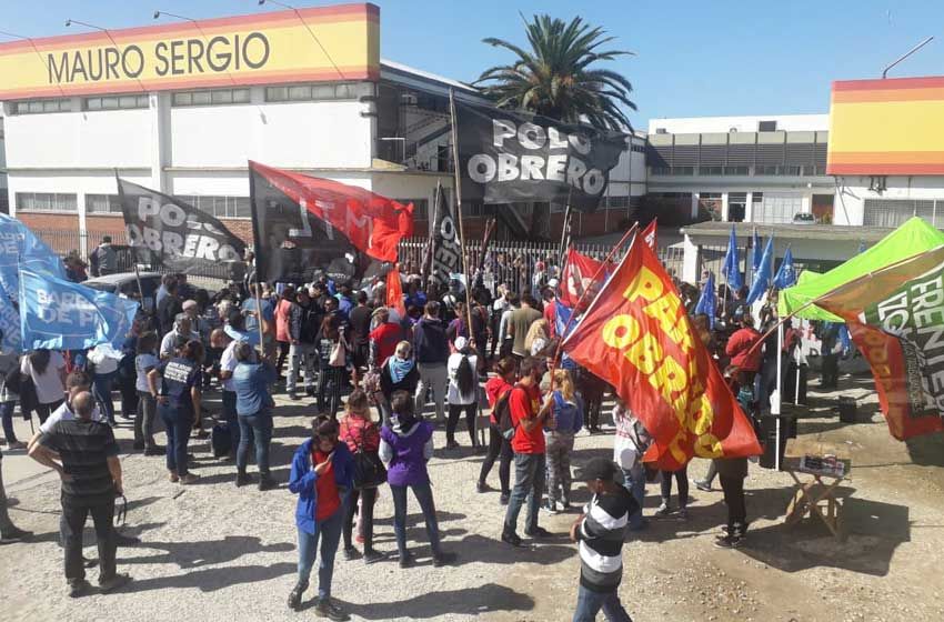 Las mujeres de Textilana cumplen su cuarto día de paro