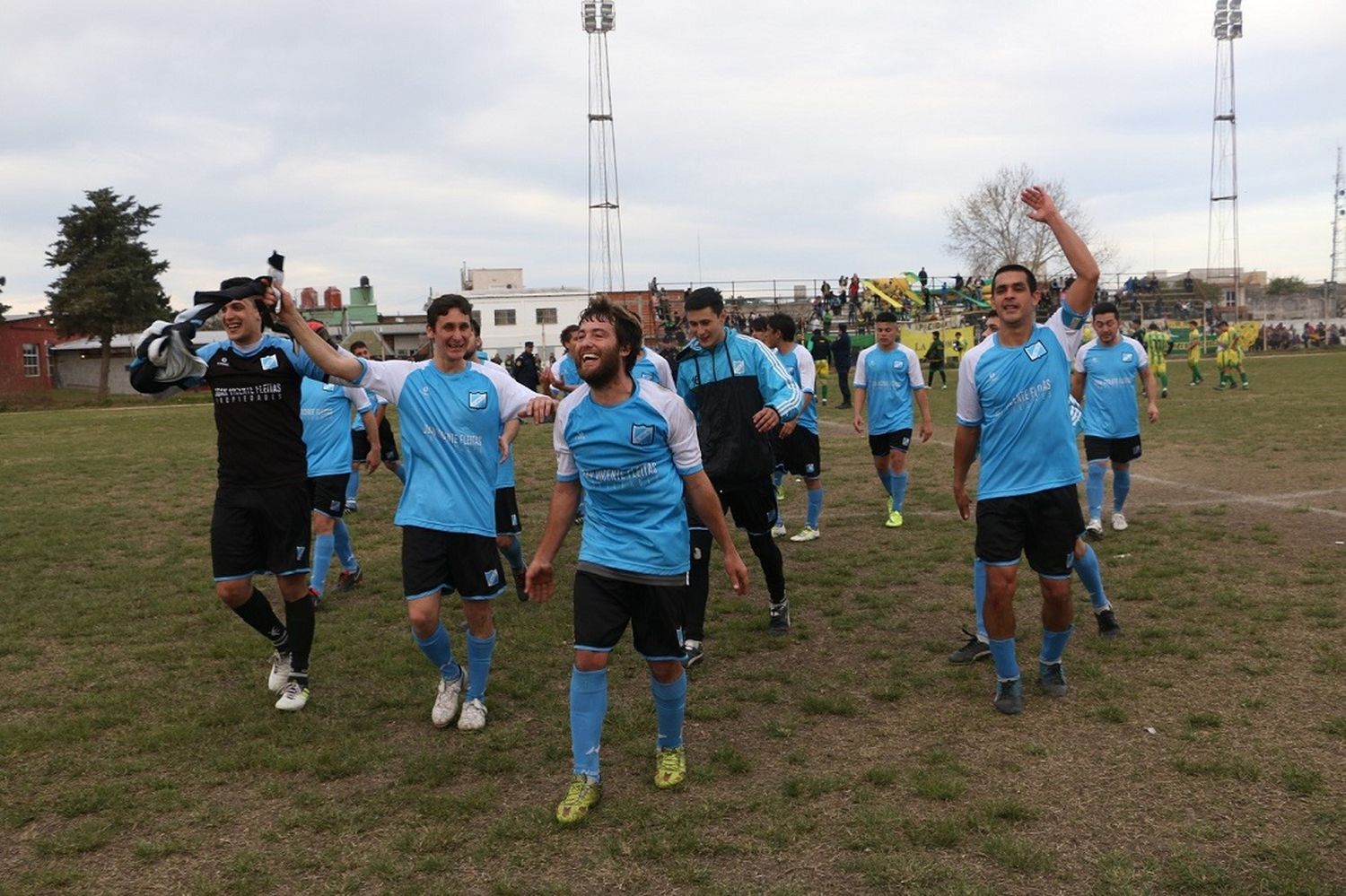 Defensores busca cortarse arriba recibiendo a Central Entrerriano
