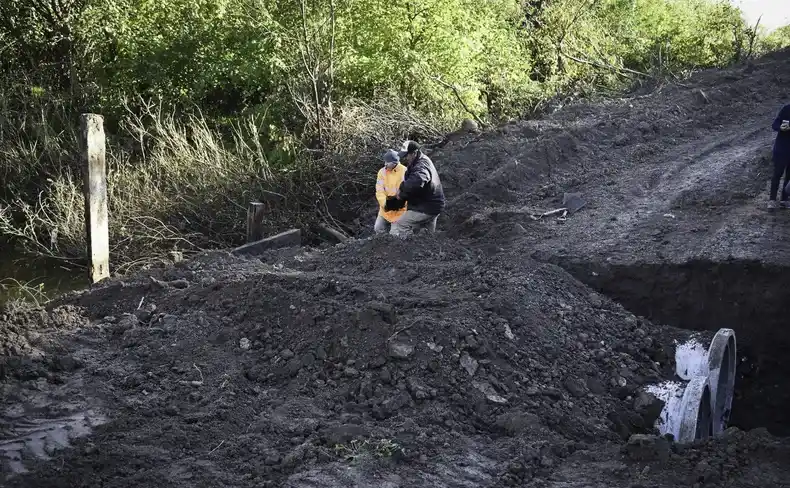 Se cayó un puente en Entre Ríos y construyen un paso provisorio