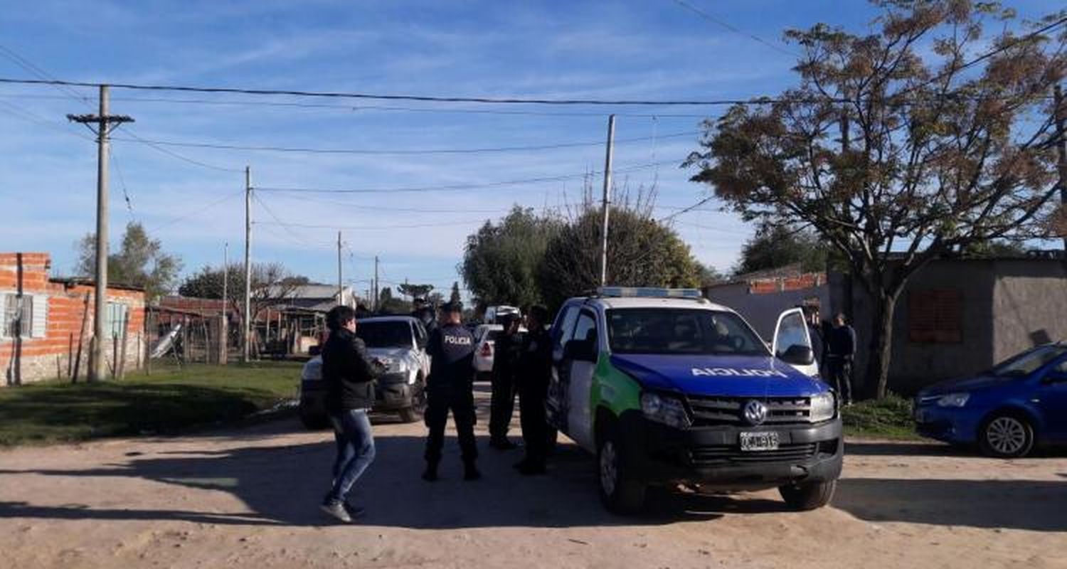 Policía recuperó un horno pizzero y elementos de audio en dos allanamientos