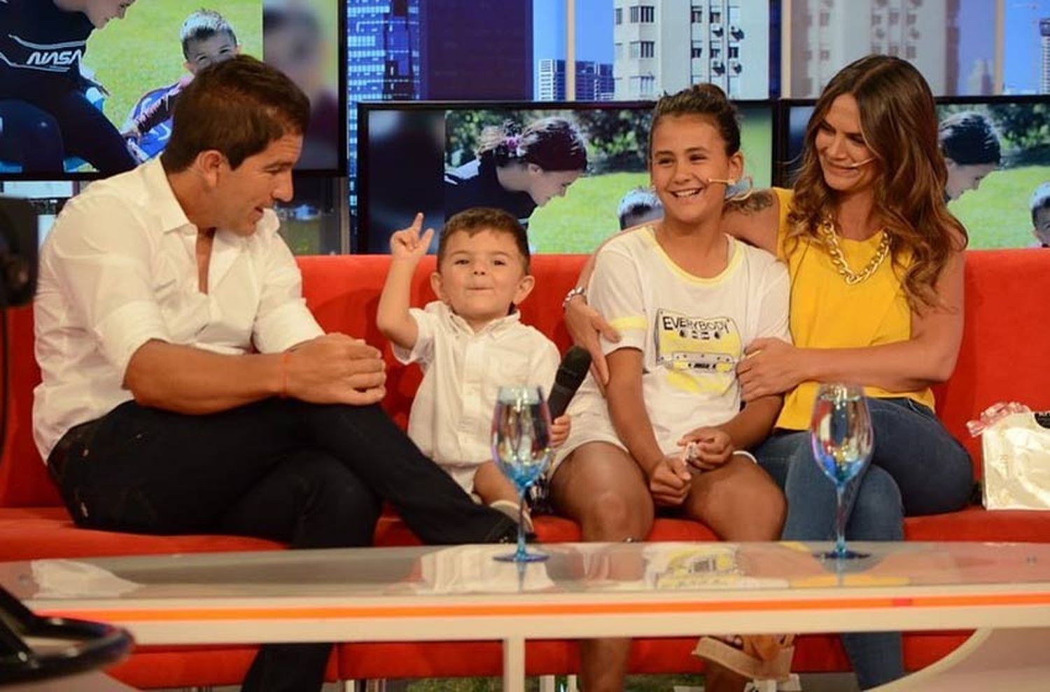Amalia Granata se despidió de la televisión junto a su familia