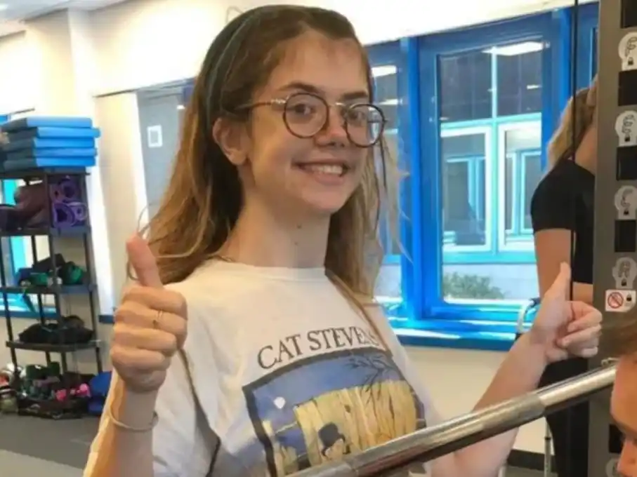 chica queda paralitica porque se le cayo un suicida arriba 2