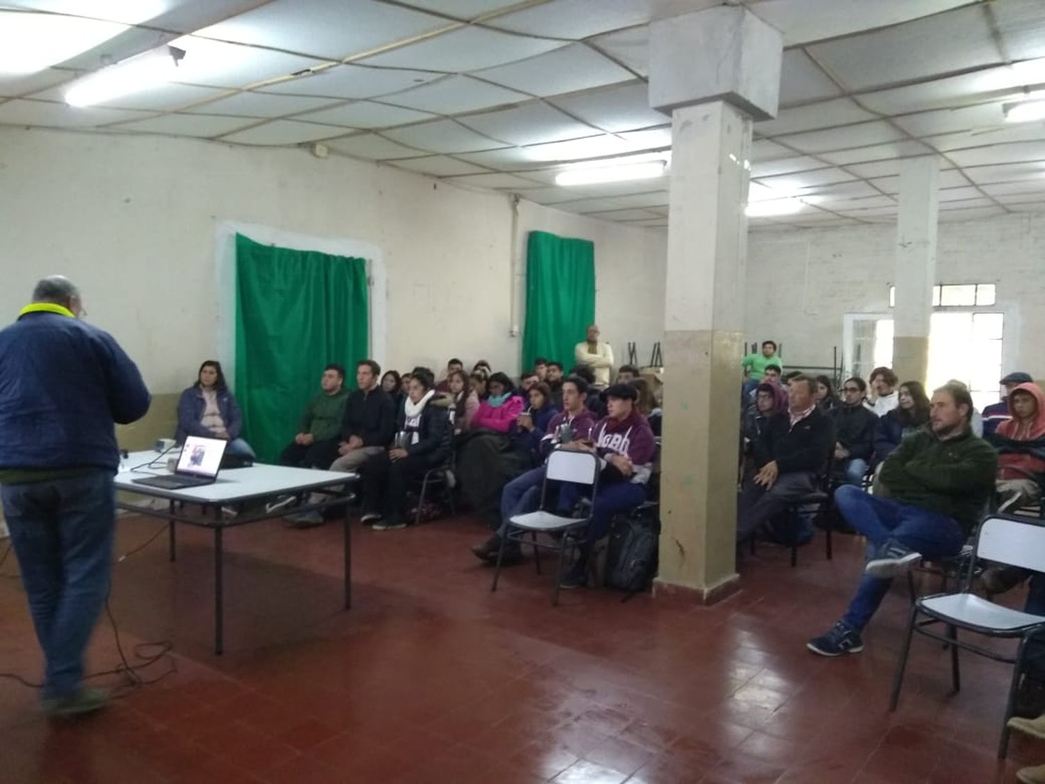 Comenzó el taller de producción porcina en la Agrotécnica