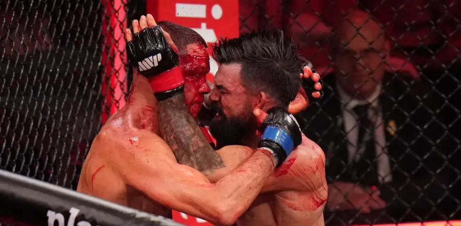 VIDEO | La sangrienta pelea entre dos figuras de MMA que terminó por una decisión médica: “No podía ver nada”