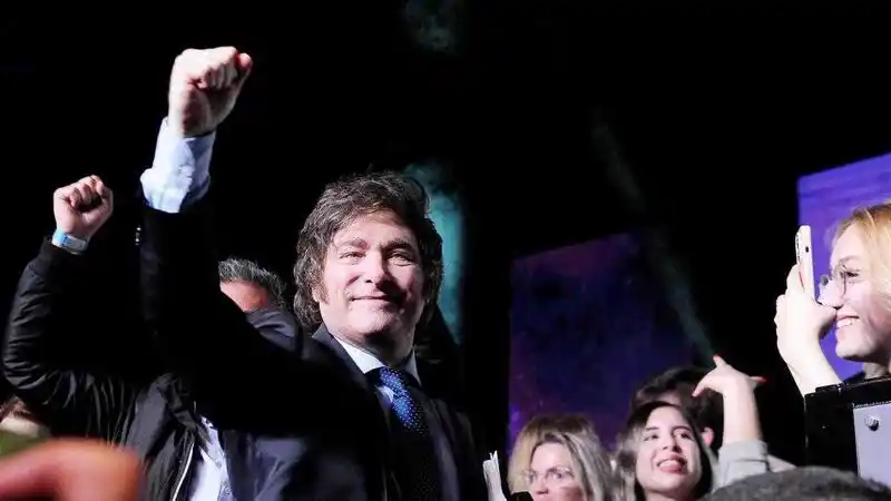 Milei le pegó a Bullrich y recordó que 
tiene un “excelente vínculo” con Macri