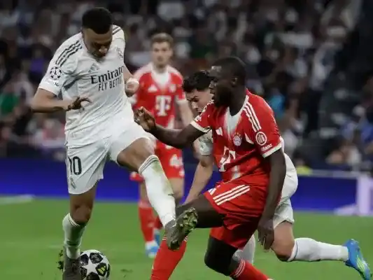 Mbappé descontó para "el Madrid" que deberá revertir el 1-2 en Alemania la próxima semana. Foto:AP