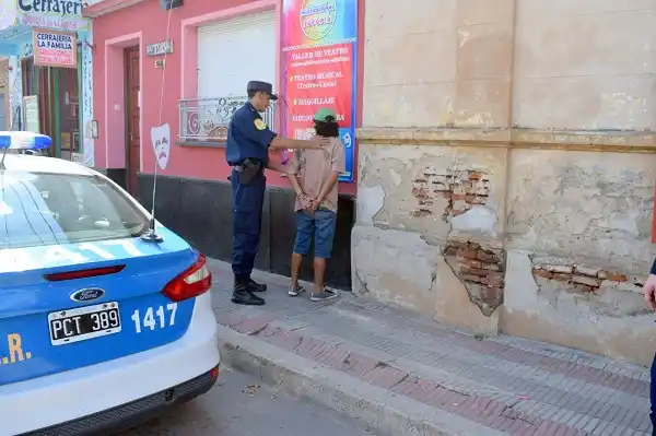 Detienen a sospechoso de un robo y en su domicilio hallan lo buscado