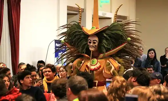 Presentaron Mascarada, Constructora Emocional y Carnival Freak Show