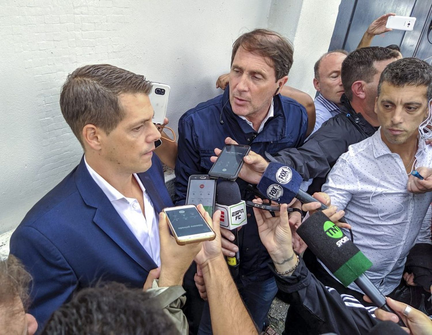 Delfino y Atlético Tucumán cumplieron con protocolo