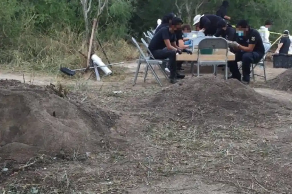 Recuperan media tonelada de restos humanos calcinados en México