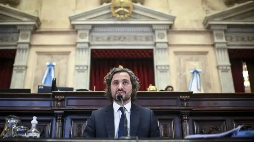 EL JEFE DE GABINETE ENTREGÓ SU INFORME AL SENADO