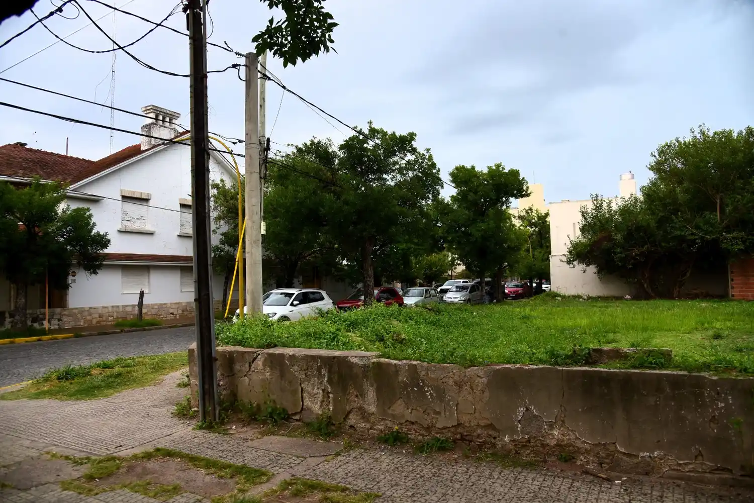 Un terreno baldío en Dante Alighieri y Libertador Sur.