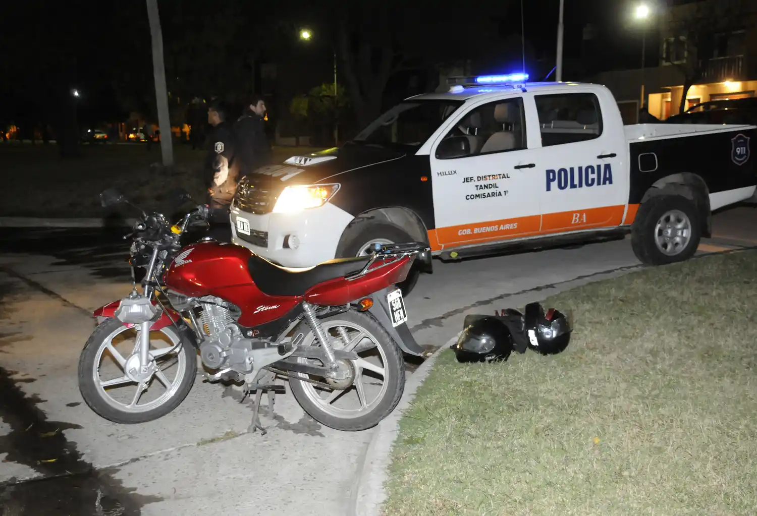 Una moto y un auto protagonizaron  un choque en Primera Junta y Canadá