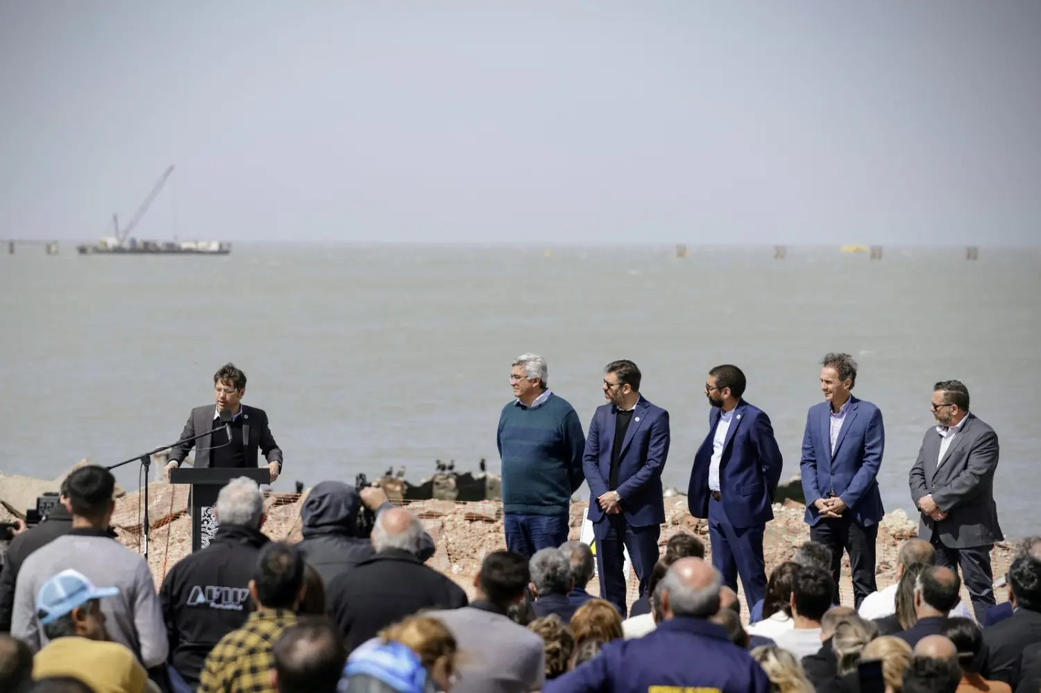 El Gobernador inauguró las obras de expansión de la terminal del puerto local.