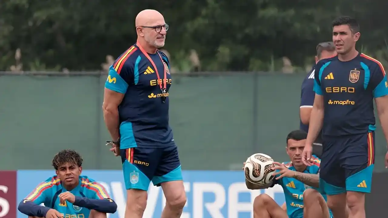 El entrenador de la selección de España exigió respeto al reglamento y detalló su plan para frenar a la Selección sin entrar en roces. Foto: EFE