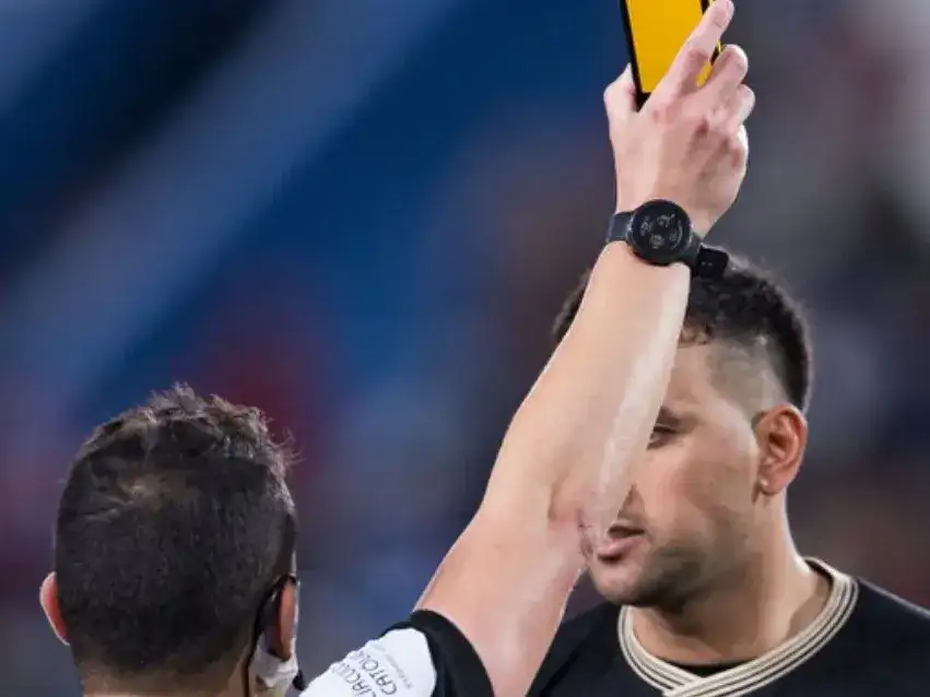 El fútbol uruguayo estrenó las "tarjetas virtuales": cómo funcionan