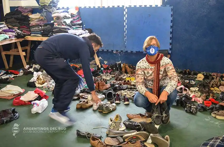 Argentinos del Sud juntó donaciones de ropa de abrigo