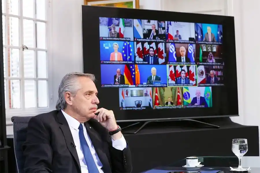Fernández renunció a la reelecciónen medio de la disparada del dólar