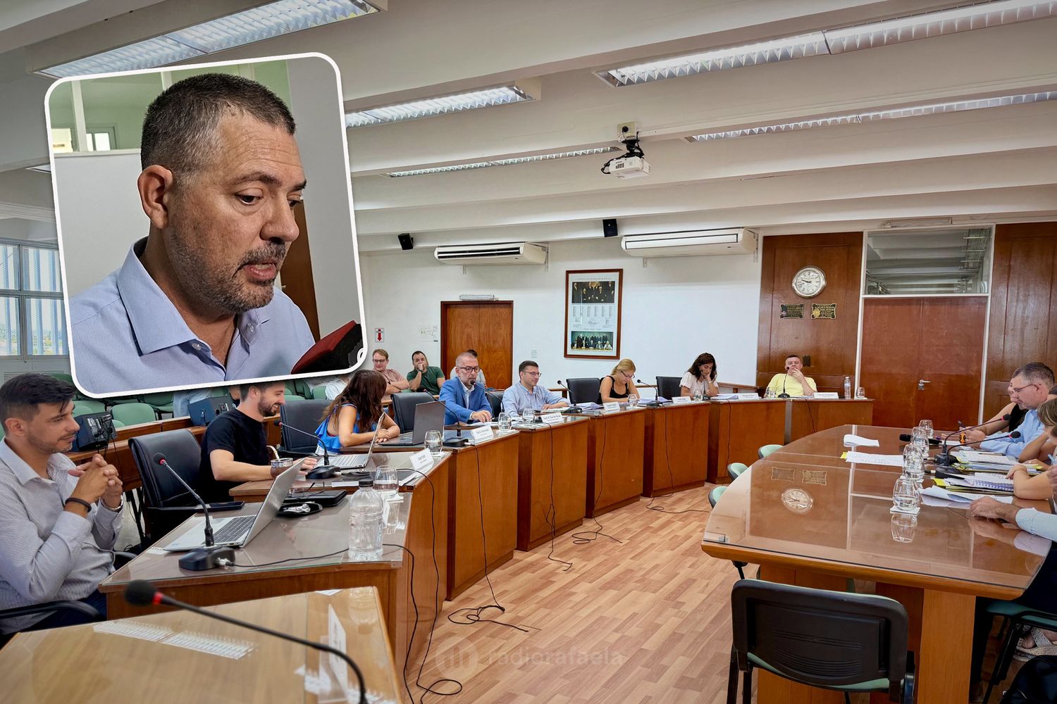 Los concejales se reunieron con funcionarios antes de la sesión extraordinaria