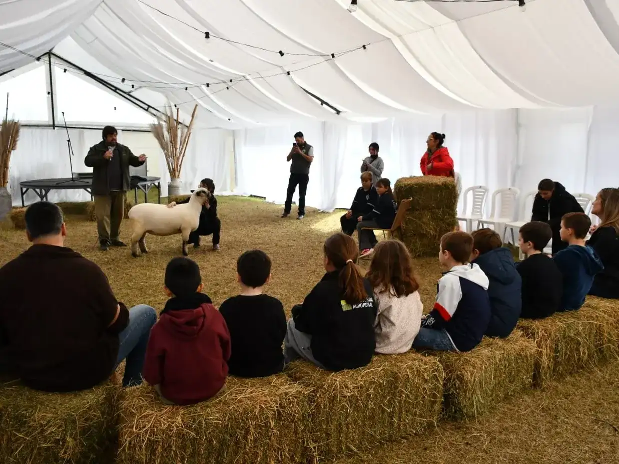 La iniciativa reunió a 15 niños que recibieron las enseñanzas de los cabañeros Federico Manfroi y Verónica Otoñato. Foto: MVT