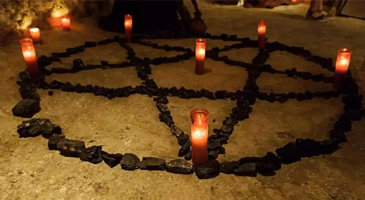 Hizo "un pacto con el diablo" y días después apareció sin vida