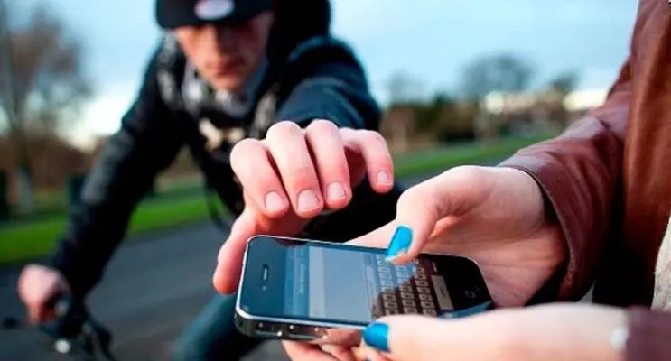 Delincuentes en moto continúan con los robos de celulares y carteras