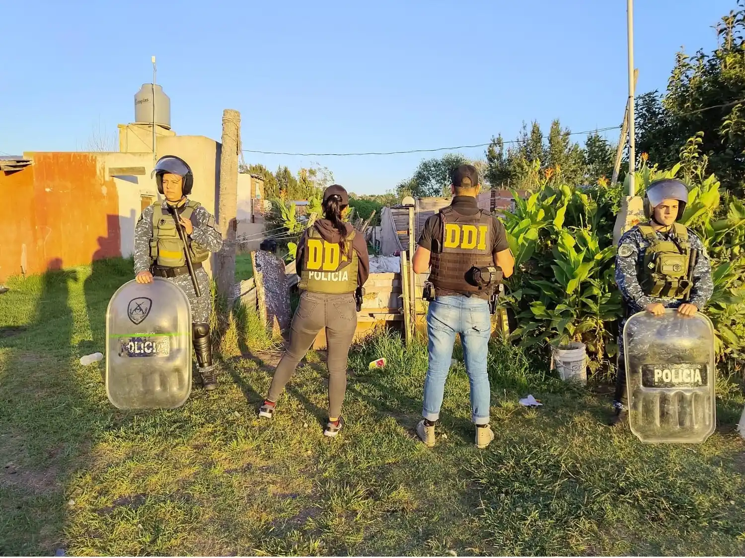 Gran operativo se montó para allanar el domicilio donde vivía la mujer.