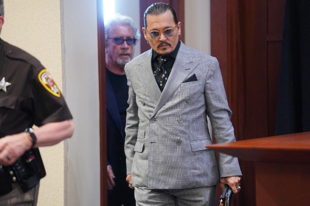 Johnny Depp celebra su victoria abriendo cuenta en TikTok y con cena de 68 mil dólares