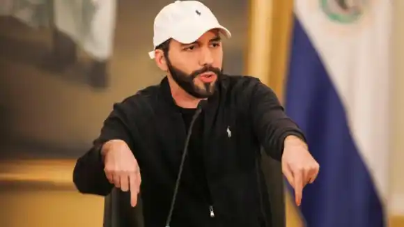 Bukele niega que reelección indefinida sea "el fin de la democracia" en El Salvador