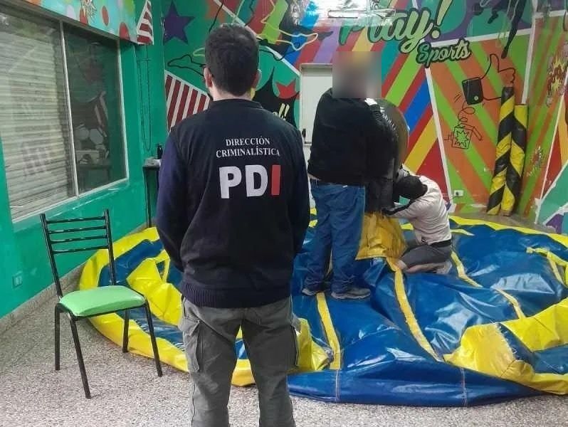 El interior del local de Moreno al 1100, en una de las inspecciones policiales.