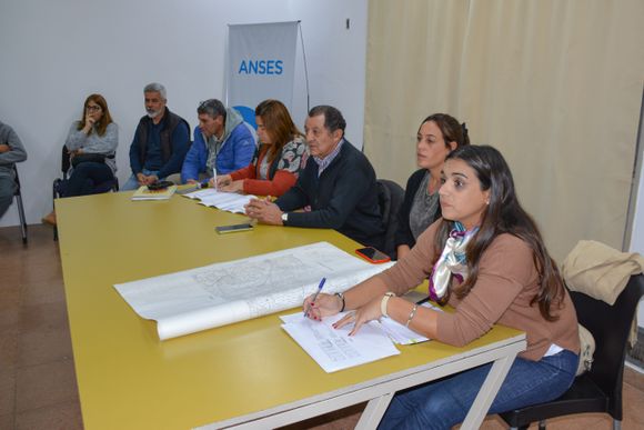 Barker: presentaron un plan para garantizar el transporte escolar rural